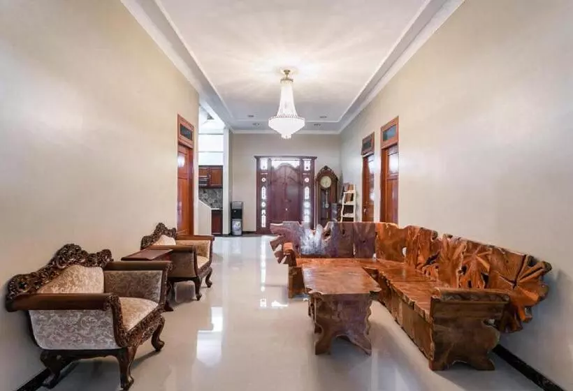 Majatalo Reddoorz Syariah Near Exit Toll Banyumanik Semarang