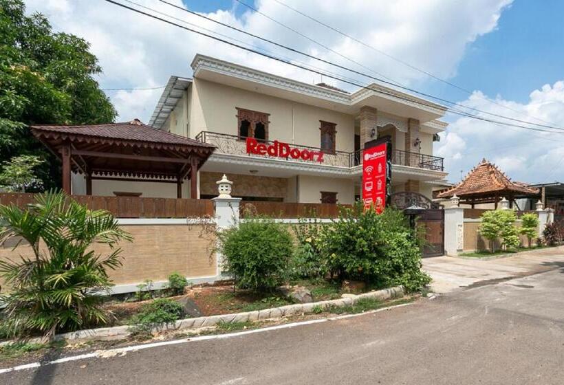 بنسيون Reddoorz Syariah Near Exit Toll Banyumanik Semarang