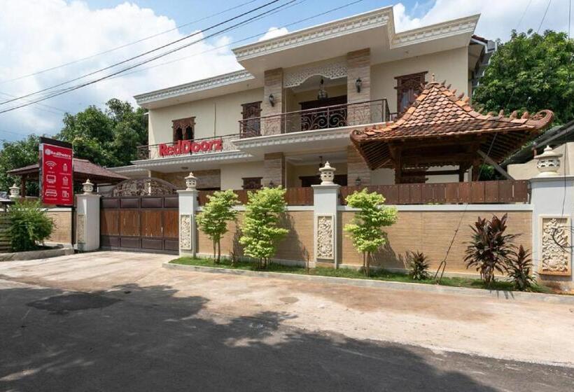 بنسيون Reddoorz Syariah Near Exit Toll Banyumanik Semarang