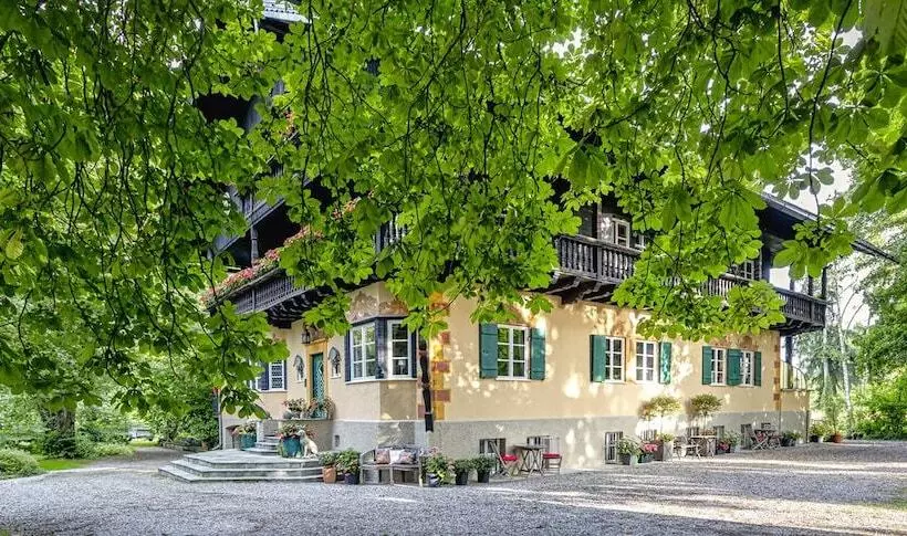 Villa Zollhaus Bed & Breakfast