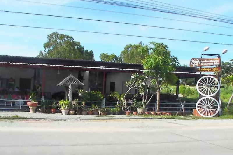 Hotelli Oyo 1063 Kingfha Resort