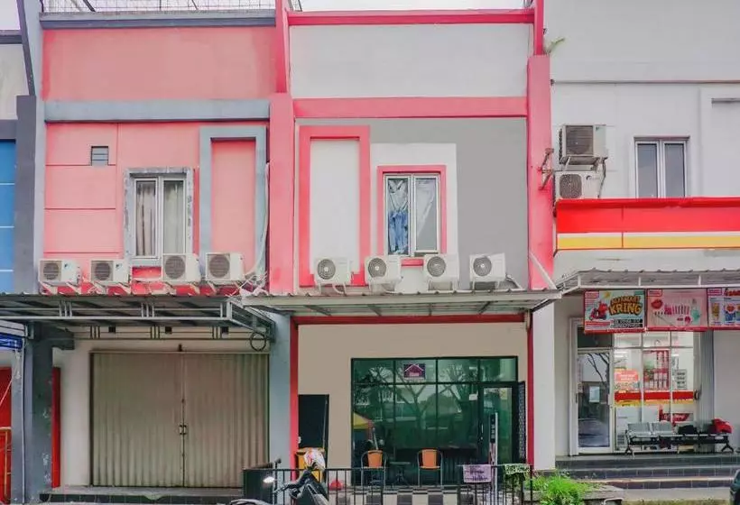 Hotelli Oyo 3965 Syariah Graha Kartika