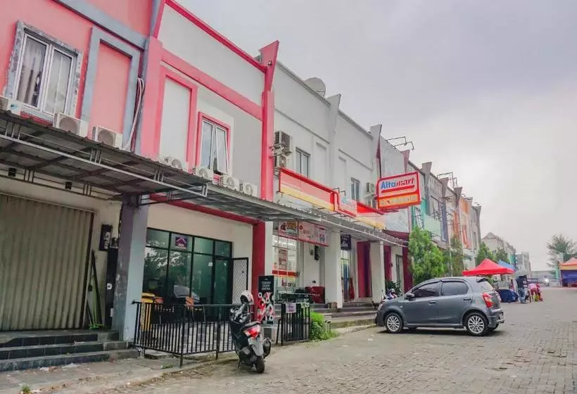 Hotelli Oyo 3965 Syariah Graha Kartika