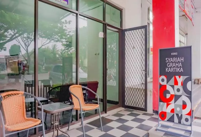 Hotelli Oyo 3965 Syariah Graha Kartika