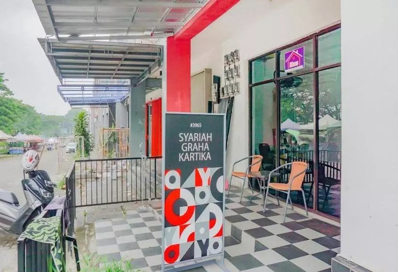 Hotelli Oyo 3965 Syariah Graha Kartika