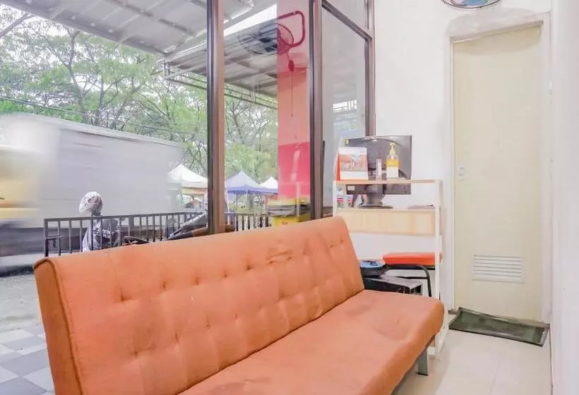 Hotelli Oyo 3965 Syariah Graha Kartika