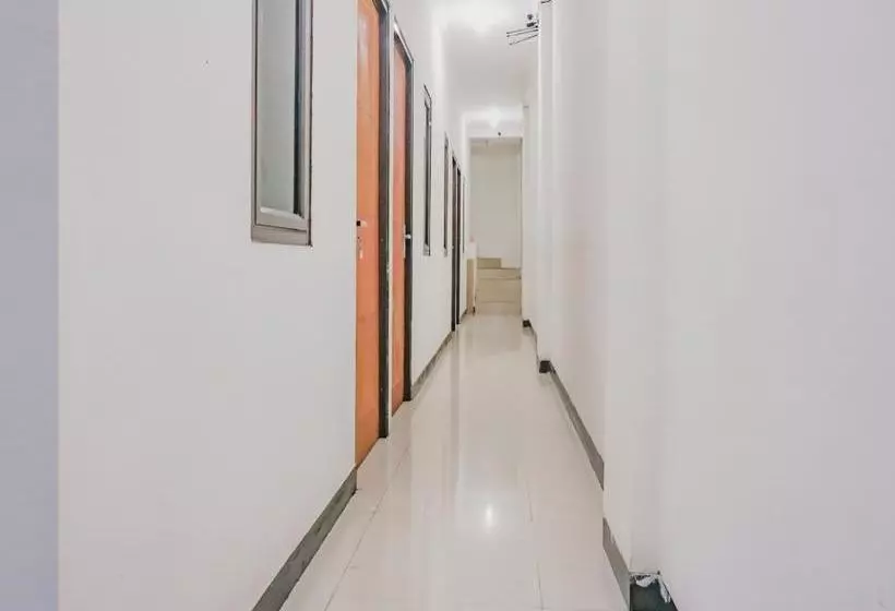 Hotelli Oyo 3965 Syariah Graha Kartika