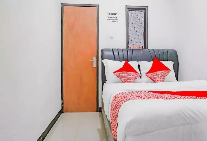 Hotelli Oyo 3965 Syariah Graha Kartika