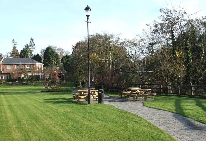 בית מלון כפרי Court Yard