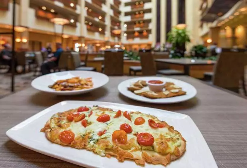 هتل Embassy Suites By Hilton St. Louis St. Charles