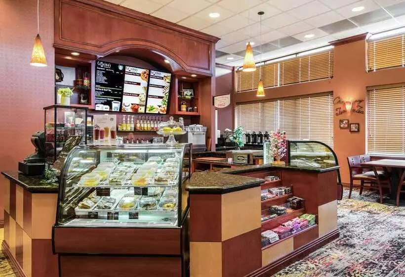 هتل Embassy Suites By Hilton St. Louis St. Charles