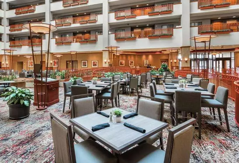 هتل Embassy Suites By Hilton St. Louis St. Charles