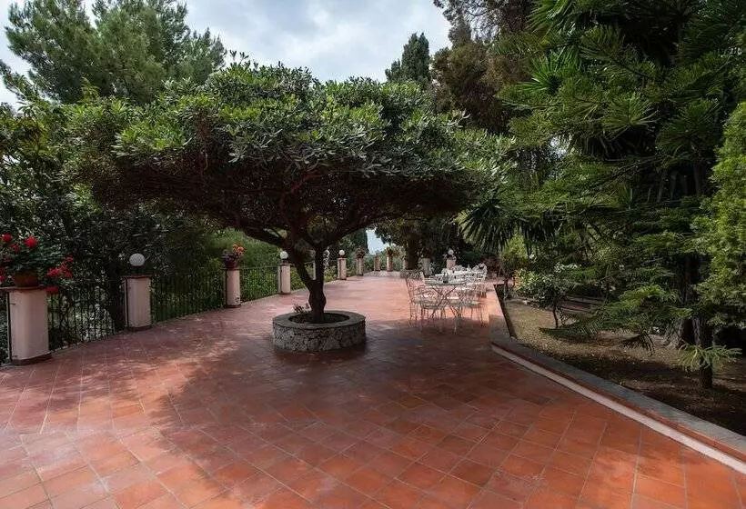 Отель Excelsior Palace