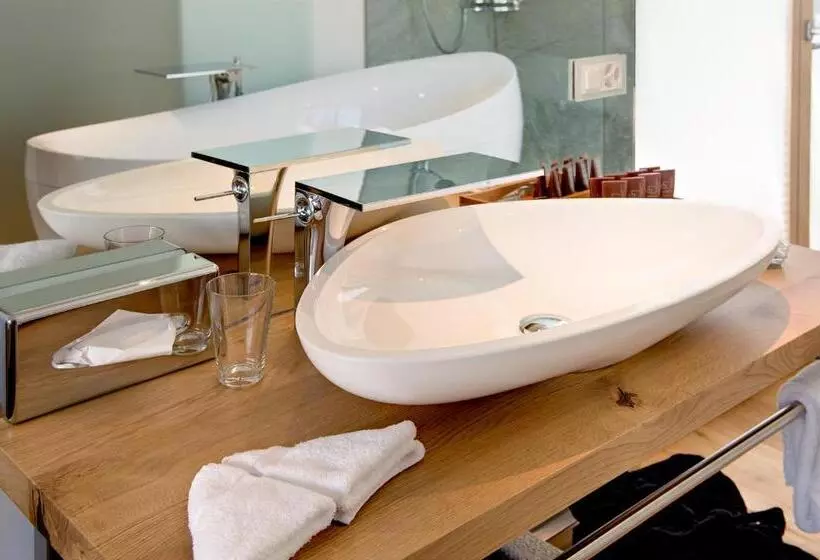 Hotel Firefly Luxury Suites