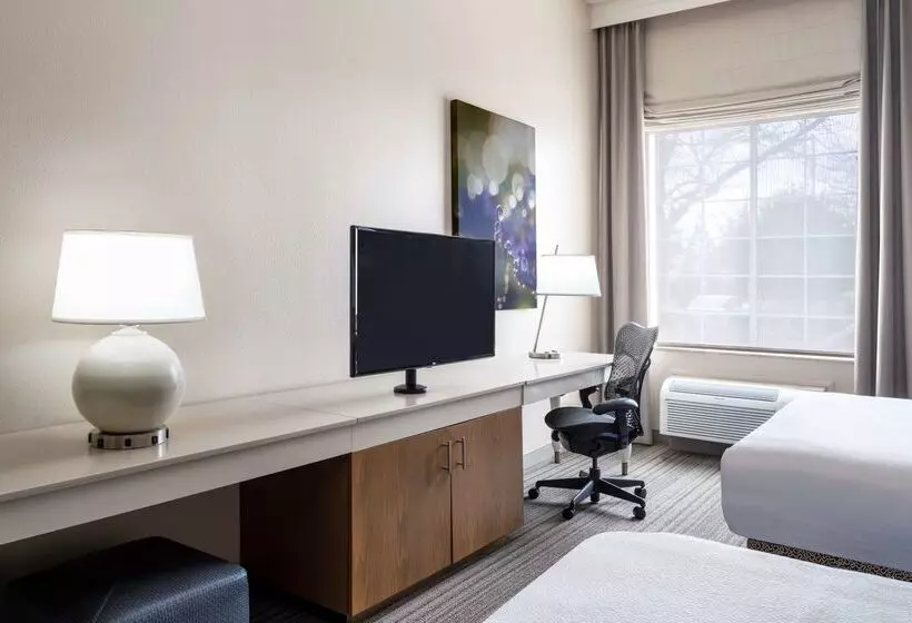 בית מלון כפרי Hilton Garden Inn Bakersfield