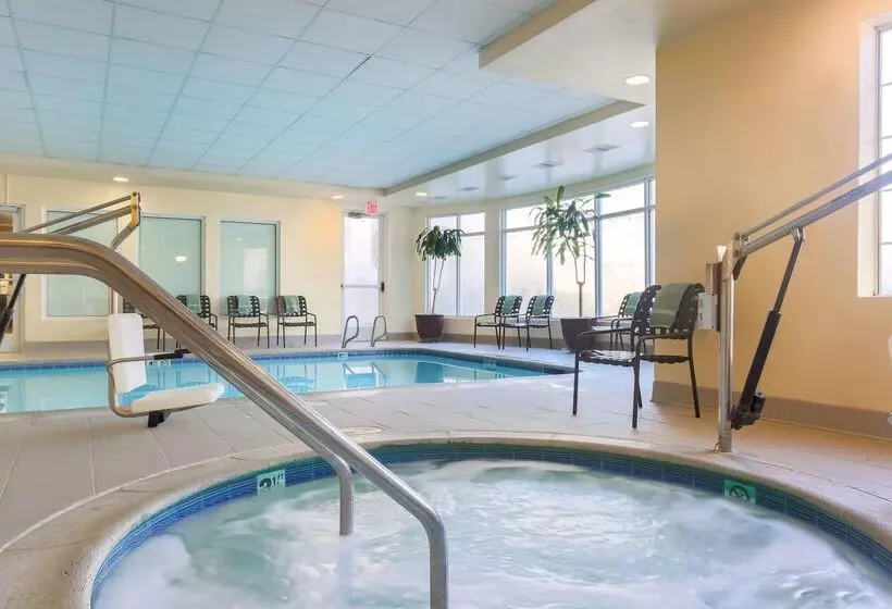 בית מלון כפרי Hilton Garden Inn Bakersfield