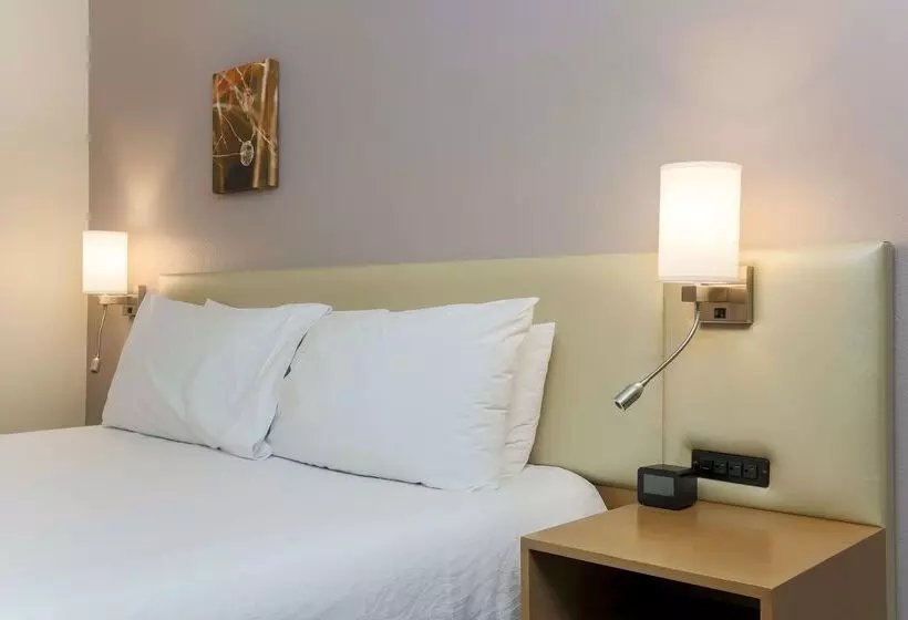 בית מלון כפרי Hilton Garden Inn Bakersfield