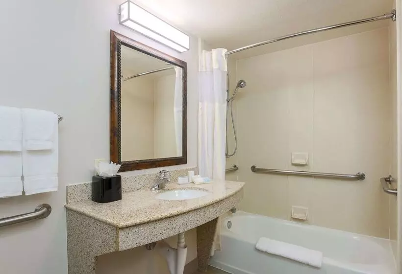 בית מלון כפרי Hilton Garden Inn Bakersfield