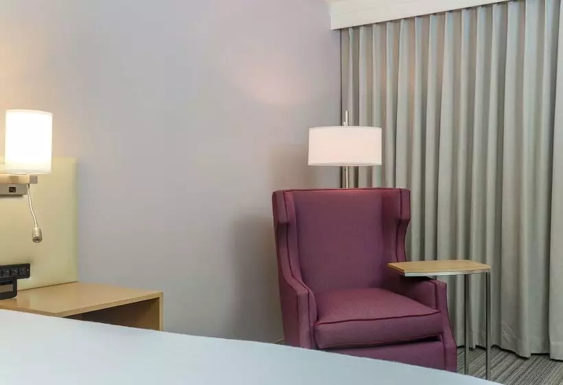 בית מלון כפרי Hilton Garden Inn Bakersfield