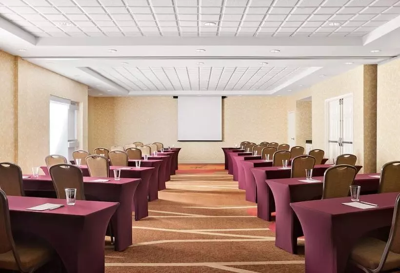 هتل Hilton Garden Inn Providence Airport/warwick