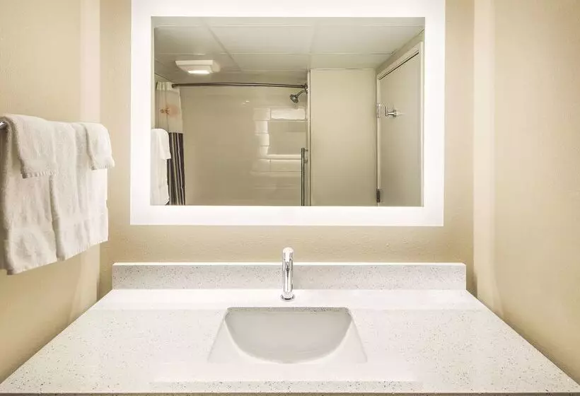 Отель La Quinta By Wyndham Milledgeville