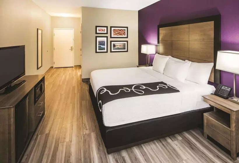 Отель La Quinta By Wyndham Milledgeville