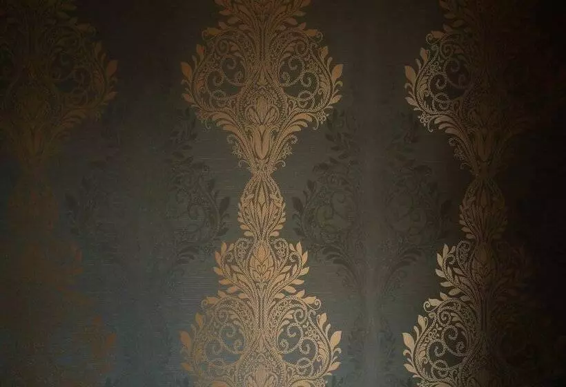 Отель Mulroy Woods