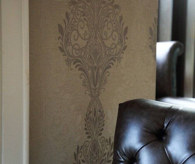 فندق Mulroy Woods