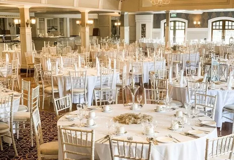 Отель Mulroy Woods