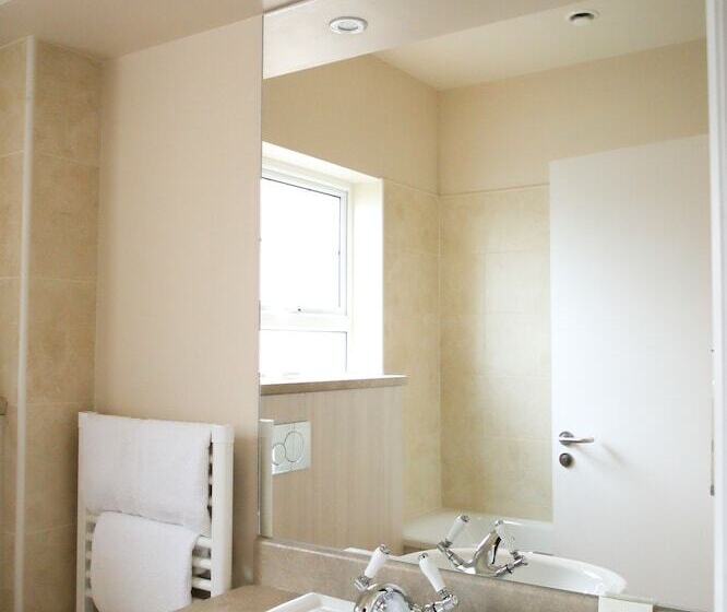 فندق Mulroy Woods