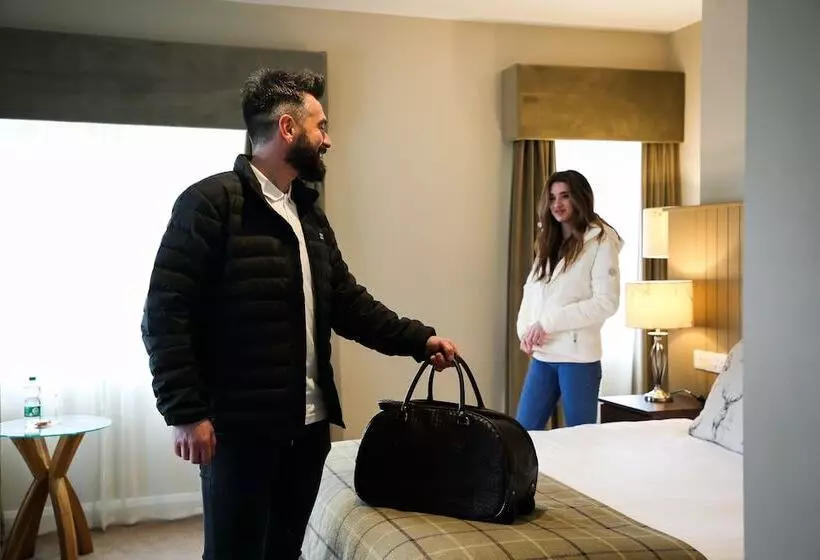 Отель Mulroy Woods