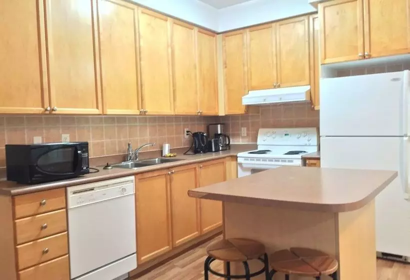 هتل Pelican Executive Suites