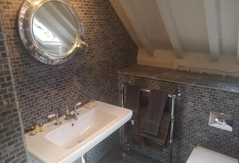 ユースホステル The Queen S Head