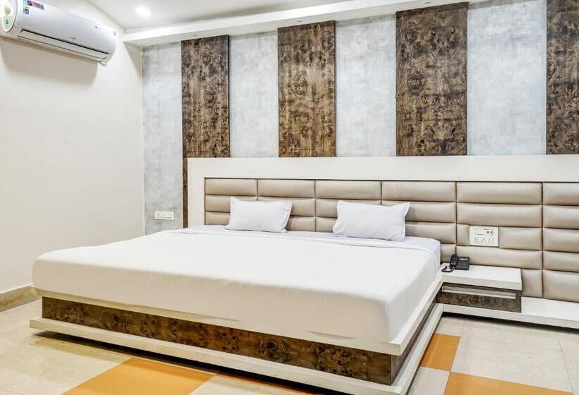 בית מלון כפרי Capital O 79766  Star International