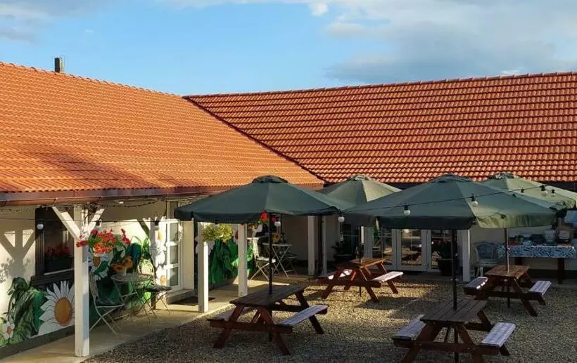 Hotelli Casa Bunicii Carbunari