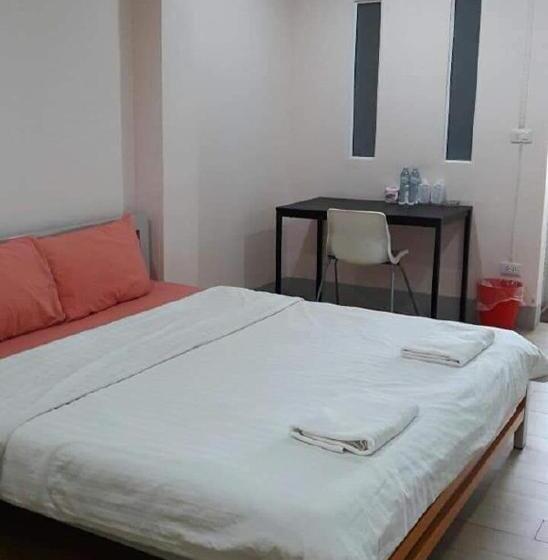 Szálloda Chawalee Place