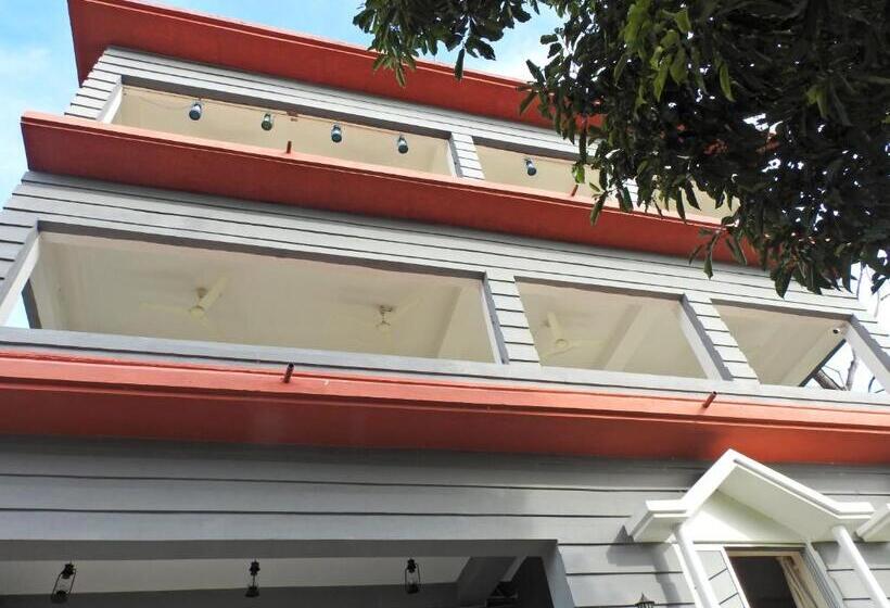 בית מלון כפרי Lake Side Resort Neermahal