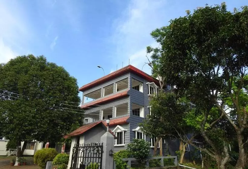 Hotelli Lake Side Resort Neermahal