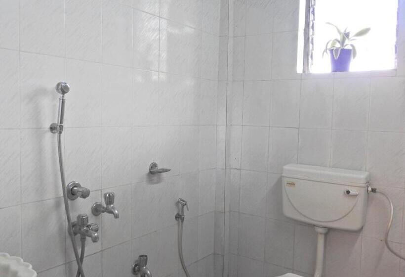 בית מלון כפרי Lake Side Resort Neermahal