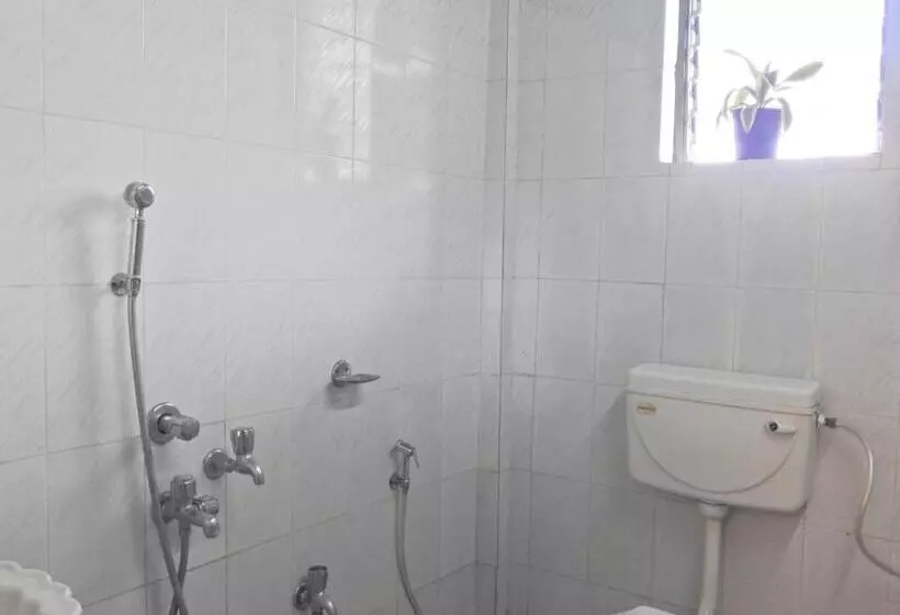 Hotelli Lake Side Resort Neermahal