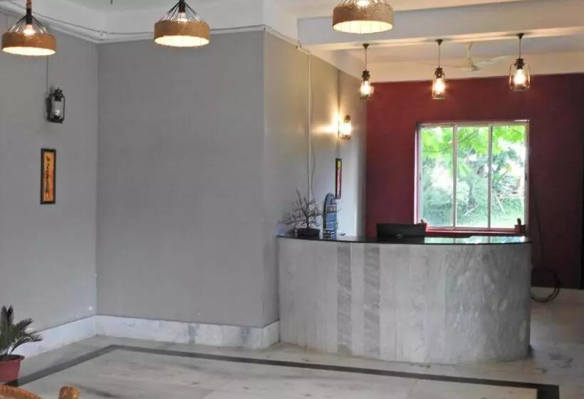 Hotelli Lake Side Resort Neermahal