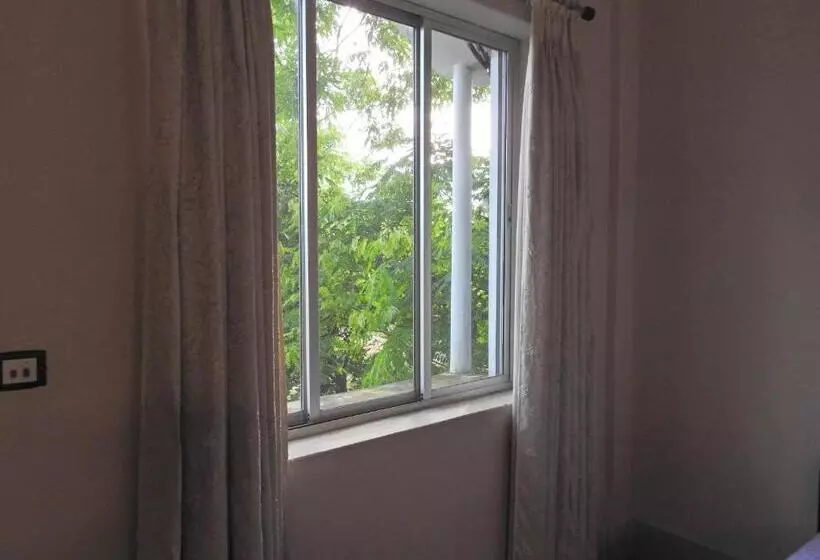 Hotelli Lake Side Resort Neermahal