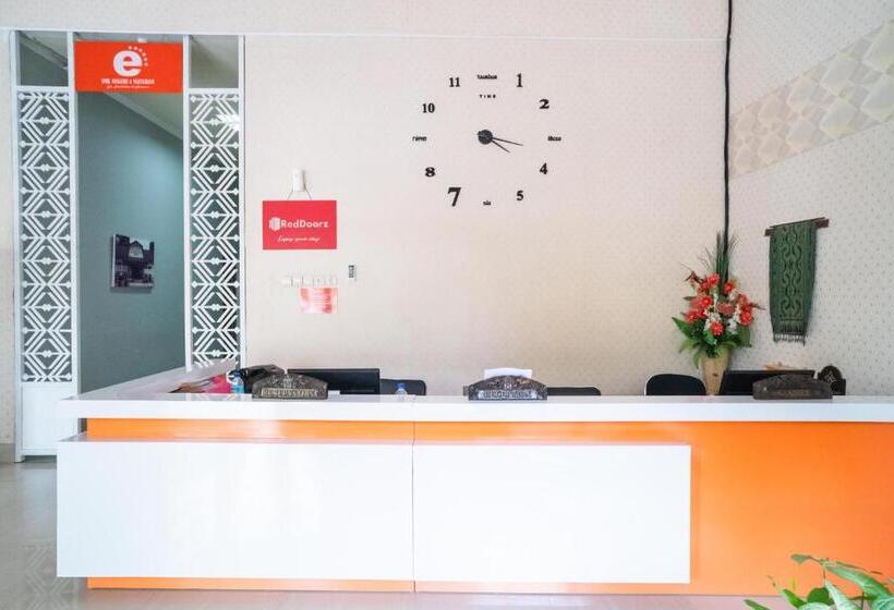 Отель Reddoorz @ Jalan Pendidikan Mataram