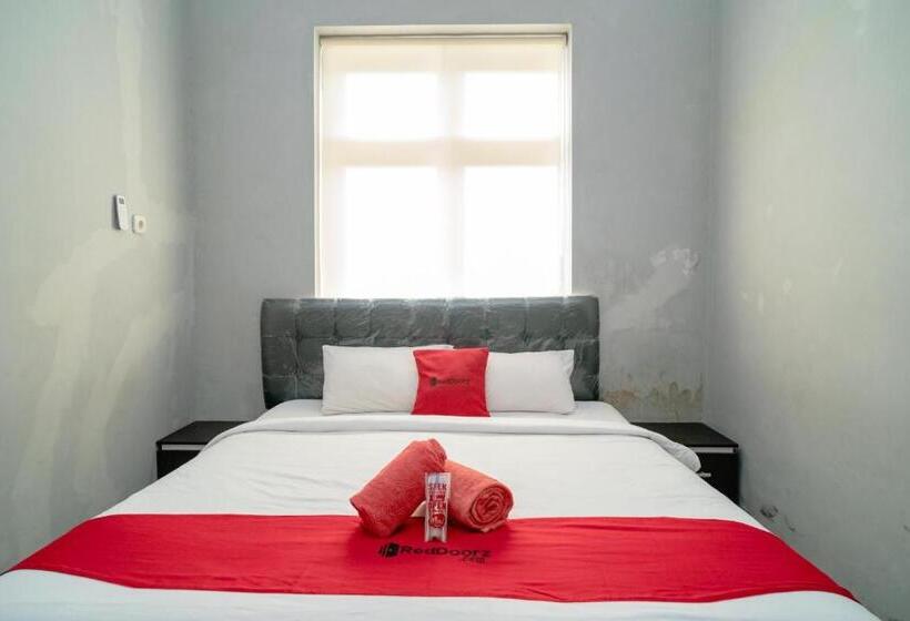 Отель Reddoorz @ Jalan Pendidikan Mataram