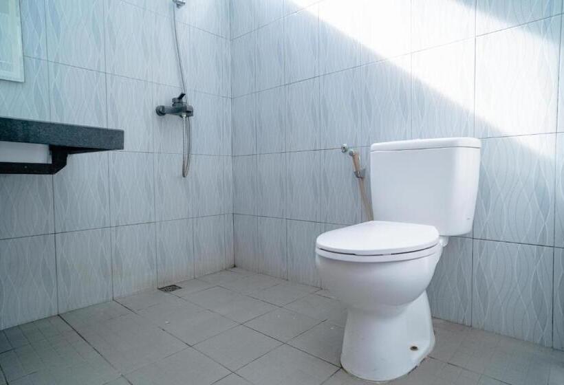 Отель Reddoorz @ Jalan Pendidikan Mataram