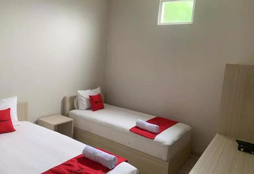 ホテル Reddoorz Near Alun Alun Purbalingga