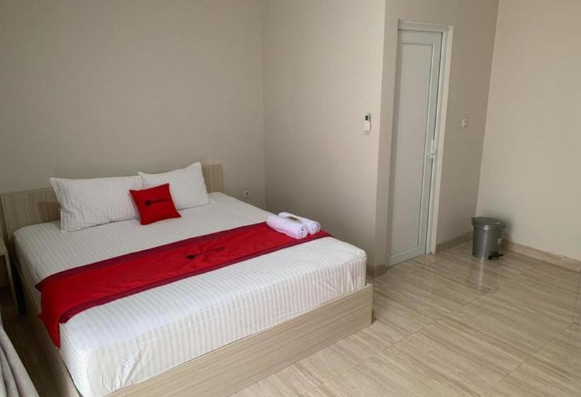 בית מלון כפרי Reddoorz Near Alun Alun Purbalingga