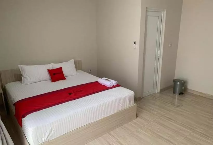 ホテル Reddoorz Near Alun Alun Purbalingga