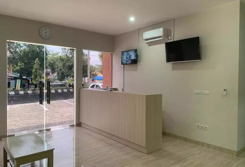 ホテル Reddoorz Near Alun Alun Purbalingga