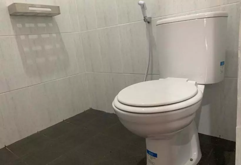 ホテル Reddoorz Near Alun Alun Purbalingga